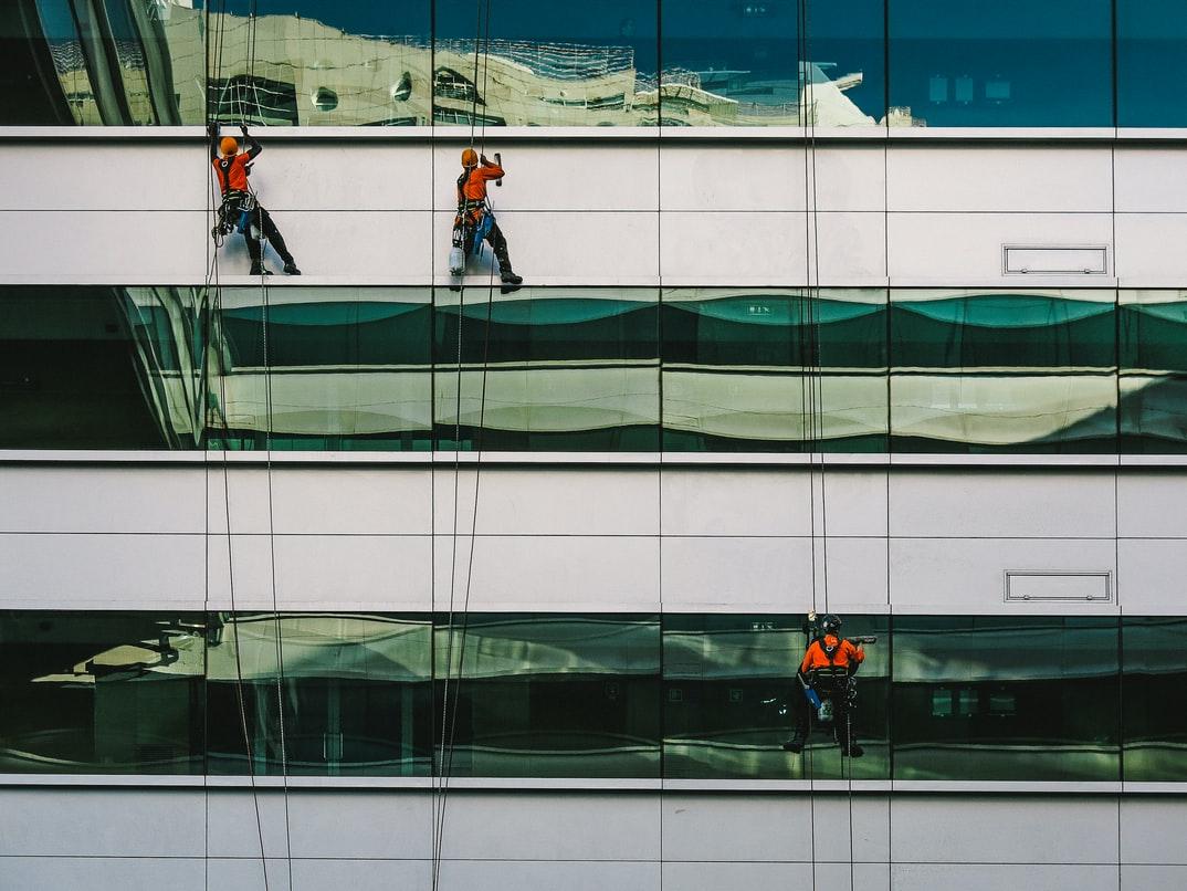 Dos & Don’ts of Cleaning Your Commercial Glass