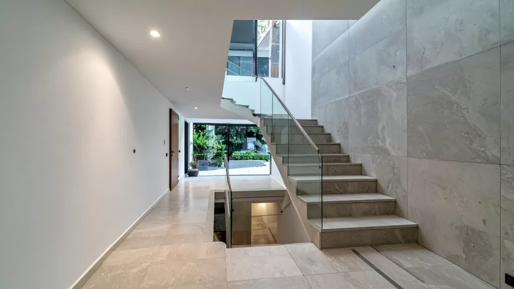 modern glass staircase - Glass in Home Interiors